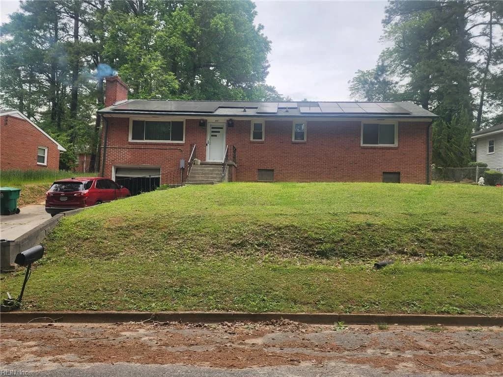 453 Forest LN, PETERSBURG VA 23805 - Main photo