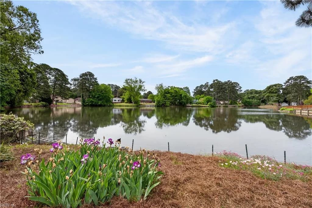 5204 Lake CIR, PORTSMOUTH VA 23703 - Photo 3