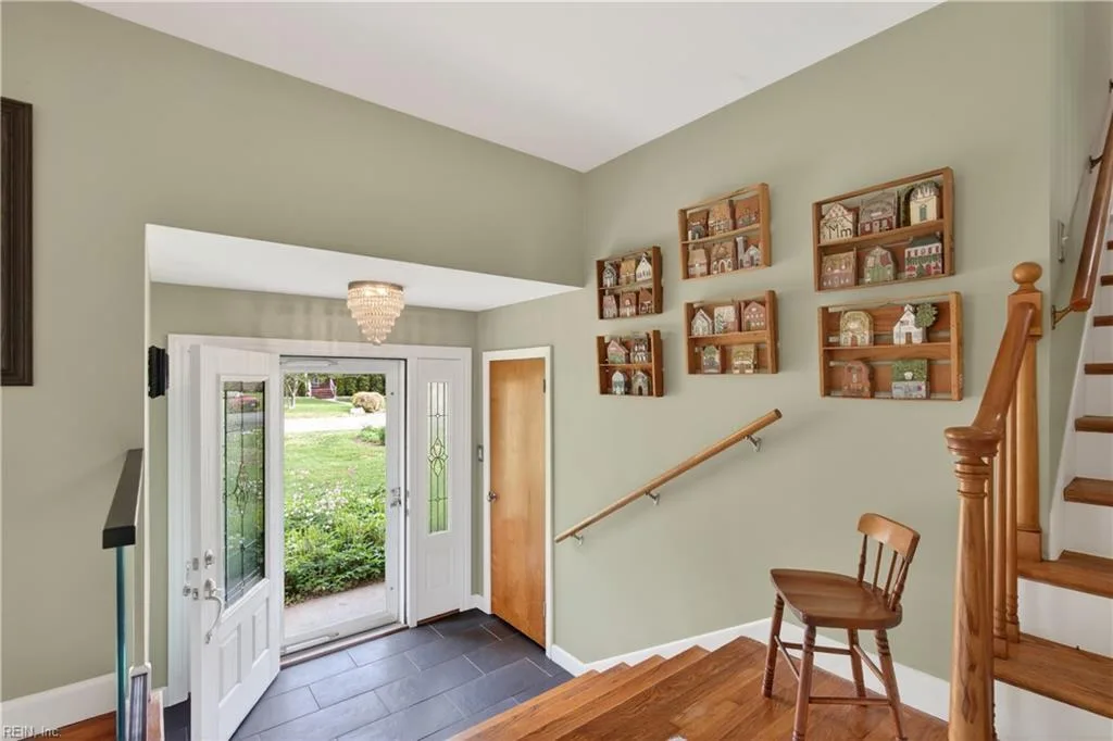 5204 Lake CIR, PORTSMOUTH VA 23703 - Photo 5
