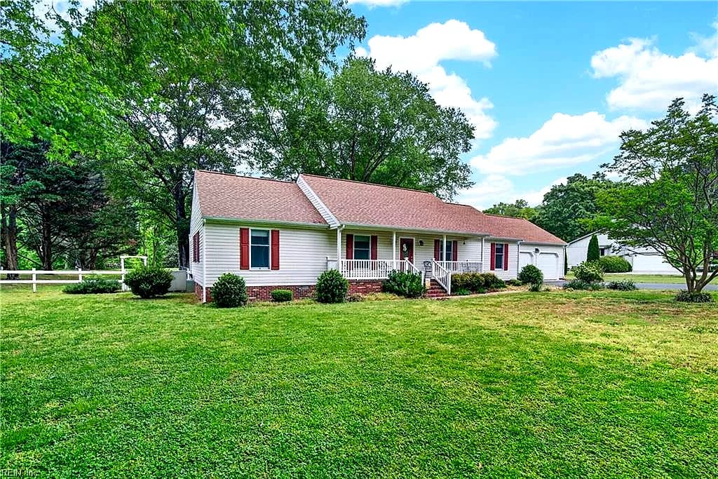 7998 Roaring Springs RD, GLOUCESTER VA 23061 - Main photo