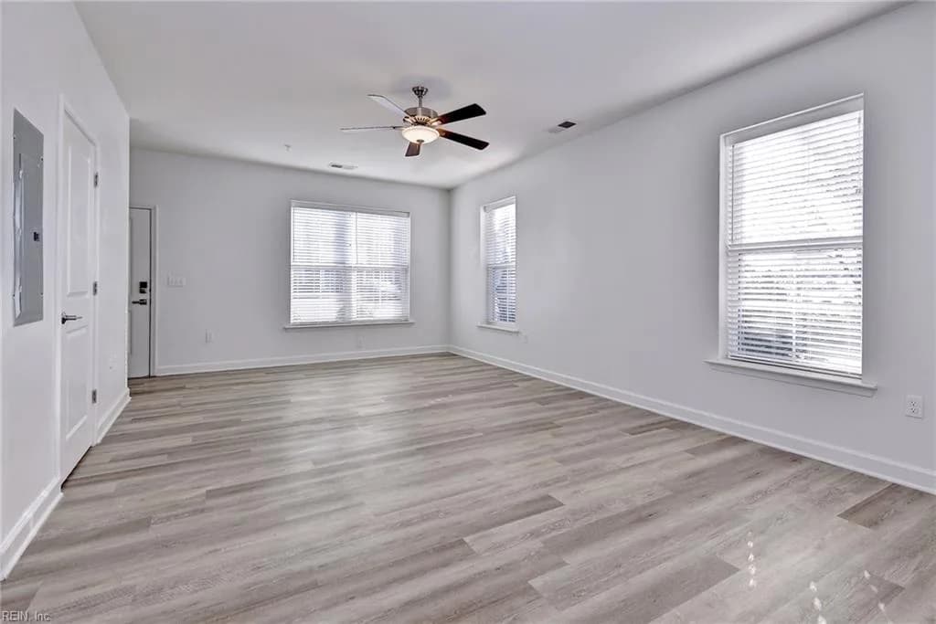 106 Culver Cliff CMN, CARROLLTON VA 23314 - Photo 5