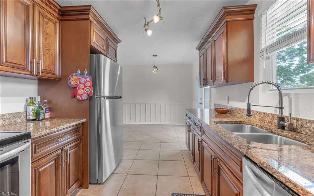 313 Lineberry RD, VIRGINIABEACH VA 23452 - Photo 4