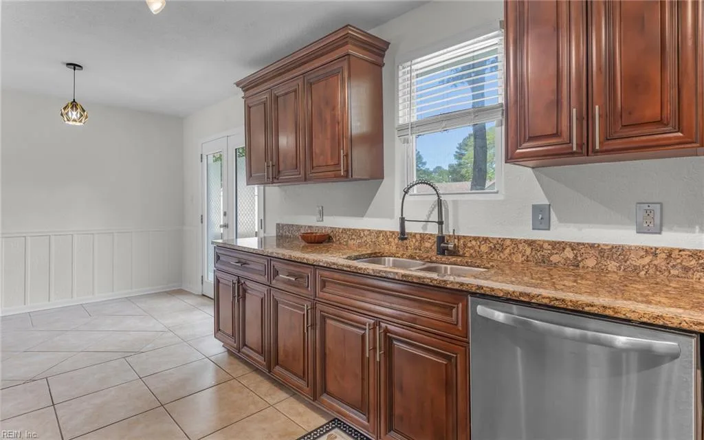 313 Lineberry RD, VIRGINIABEACH VA 23452 - Photo 5