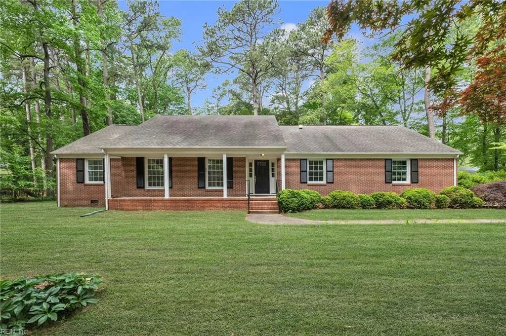401 Piney Point RD, YORKTOWN VA 23692 - Main photo