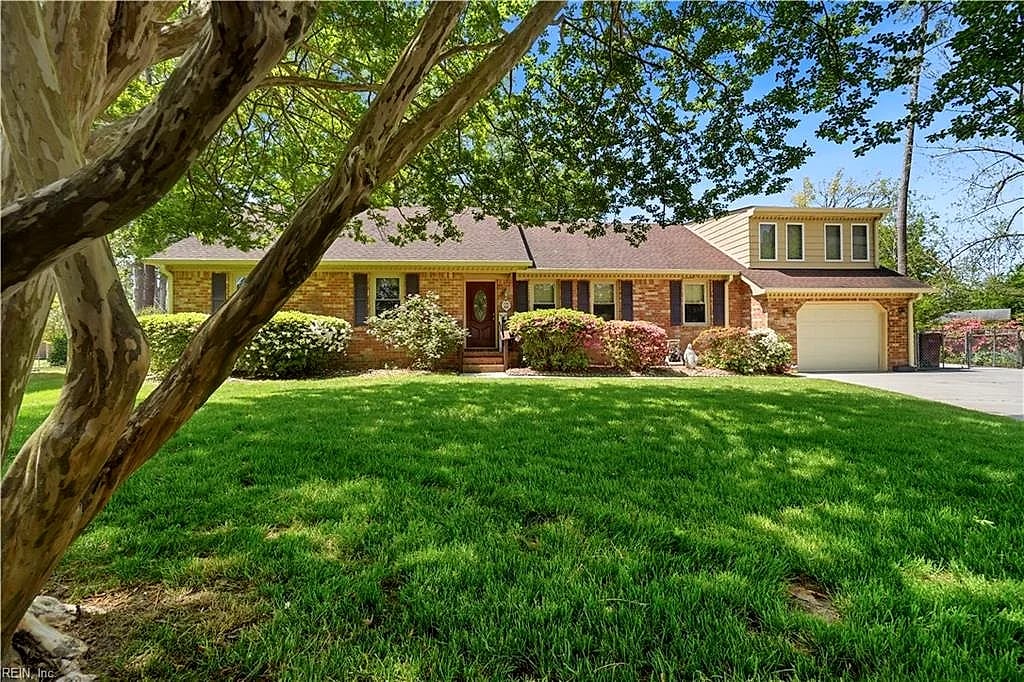 305 Plummer DR, Chesapeake — 4 bed Residential, 2,588 sqft
