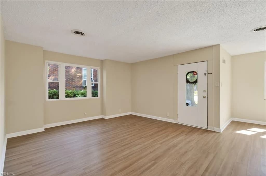 6105 Hampton BLVD, NORFOLK VA 23508 - Photo 5