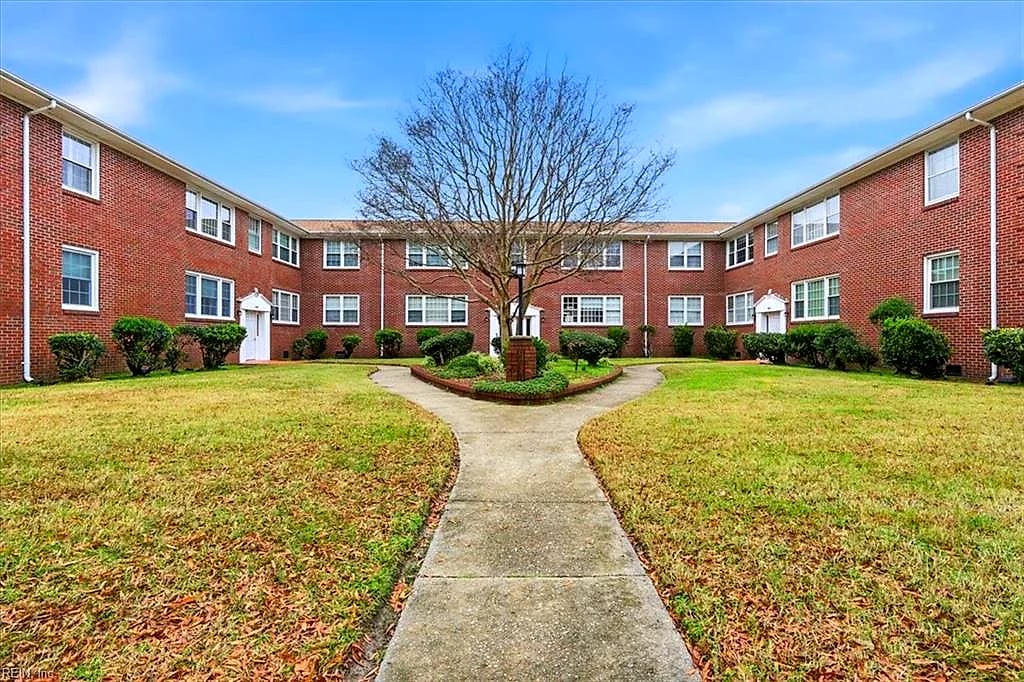 9601 Norfolk AVE #1, Norfolk — 2 bed Residential, 837 sqft