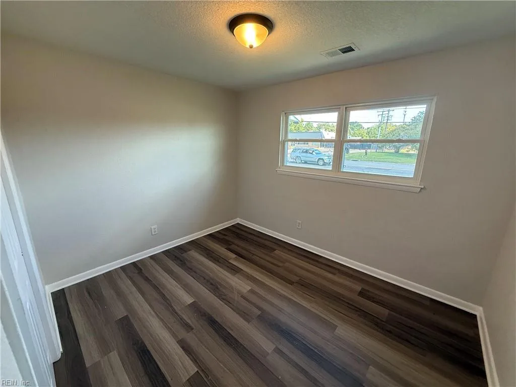 129 S Plaza TRL, VIRGINIABEACH VA 23452 - Photo 5