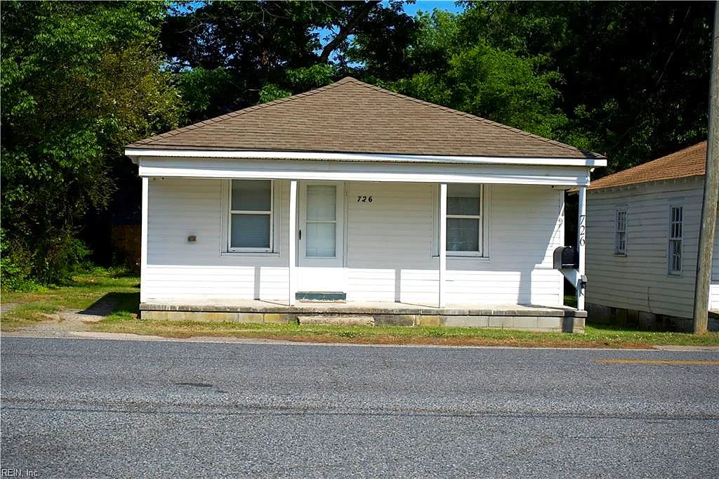 726 Hosier RD, Suffolk — 2 bed Residential, 720 sqft