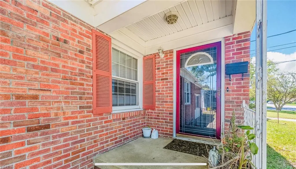 24 Saint Albans DR, HAMPTON VA 23669