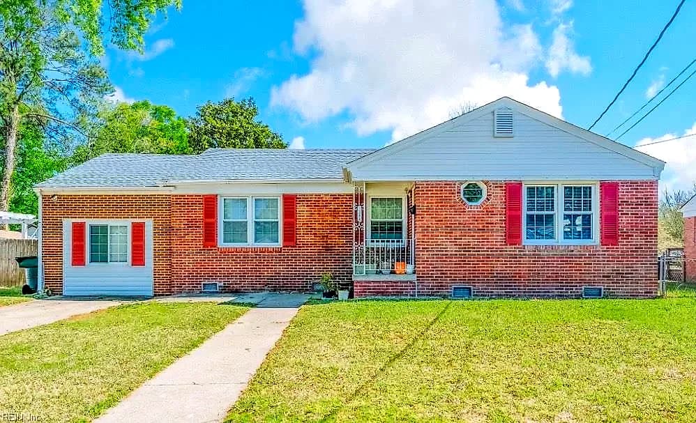 24 Saint Albans DR, HAMPTON VA 23669 - Photo 3