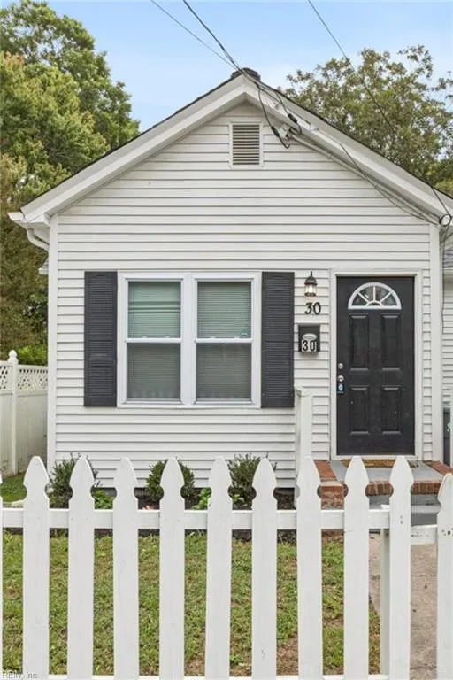 30 Maplewood ST, HAMPTON VA 23669 - Main photo