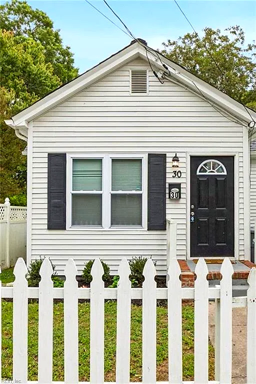 30 Maplewood ST, Hampton — 2 bed Residential, 740 sqft