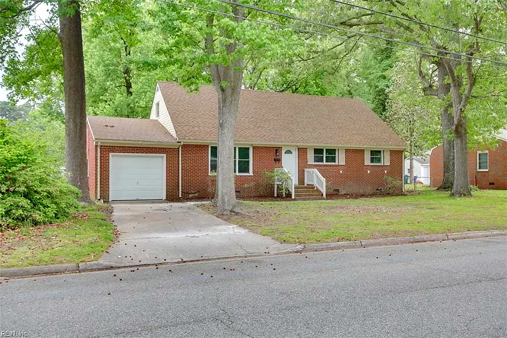 150 Henry Clay RD, NEWPORT NEWS VA 23601