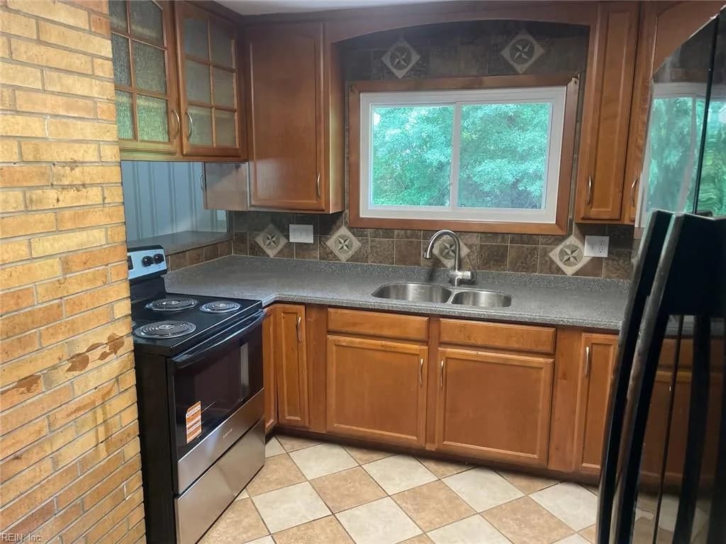 301 Woodroof RD, NEWPORTNEWS VA 23606 - Photo 3