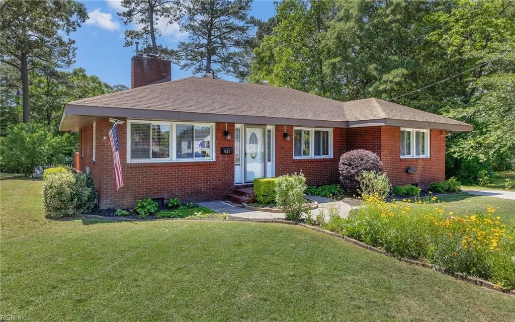 921 Hugo ST, Norfolk — 3 bed Residential, 1,408 sqft