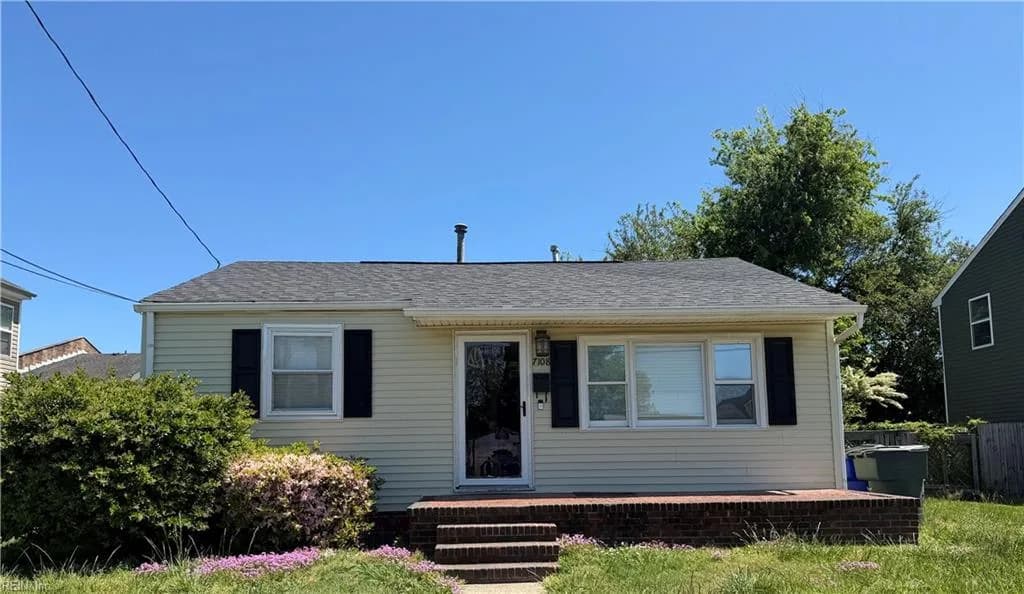 7108 Gregory DR, NORFOLK VA 23513 - Main photo