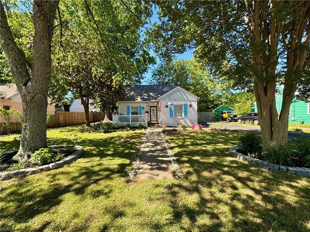 8 Clover ST, HAMPTON VA 23669 - Photo 3
