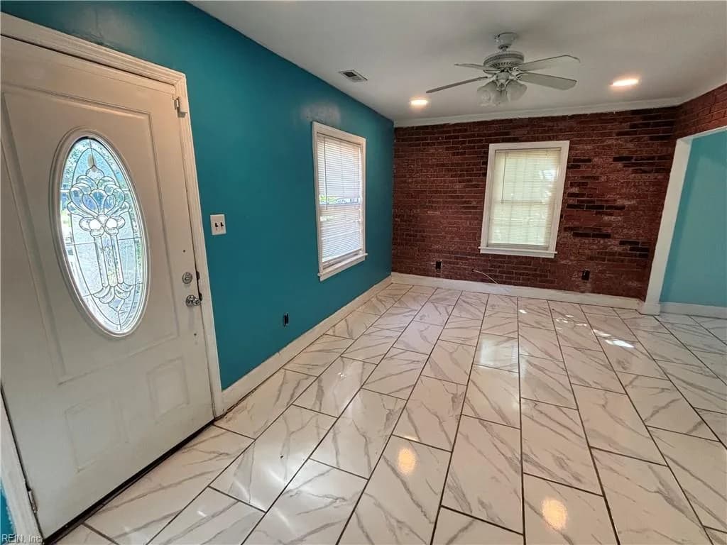 8 Clover ST, HAMPTON VA 23669 - Photo 5