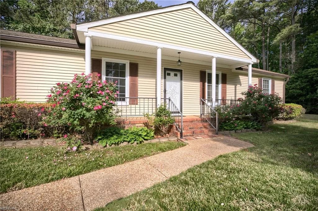 2072 Snug Harbor DR, HAYES VA 23072 - Photo 4