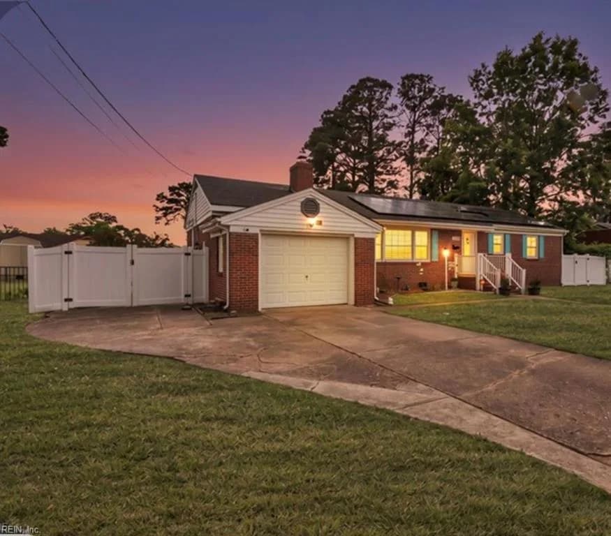 409 Shoreline DR, HAMPTON VA 23669 - Photo 2