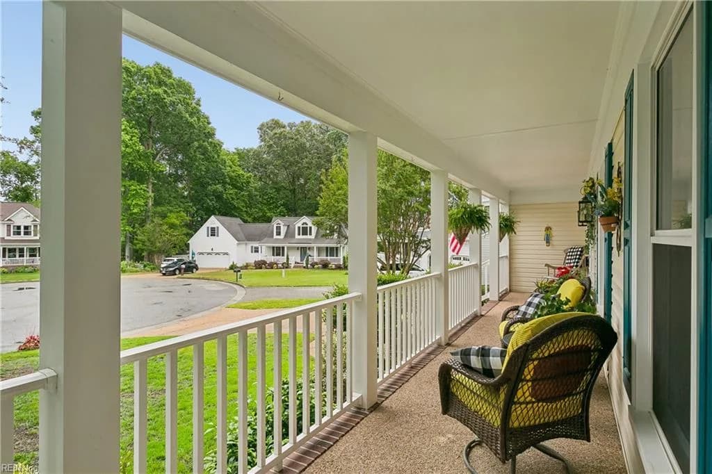 204 Jacobs RN, YORKTOWN VA 23692 - Photo 4