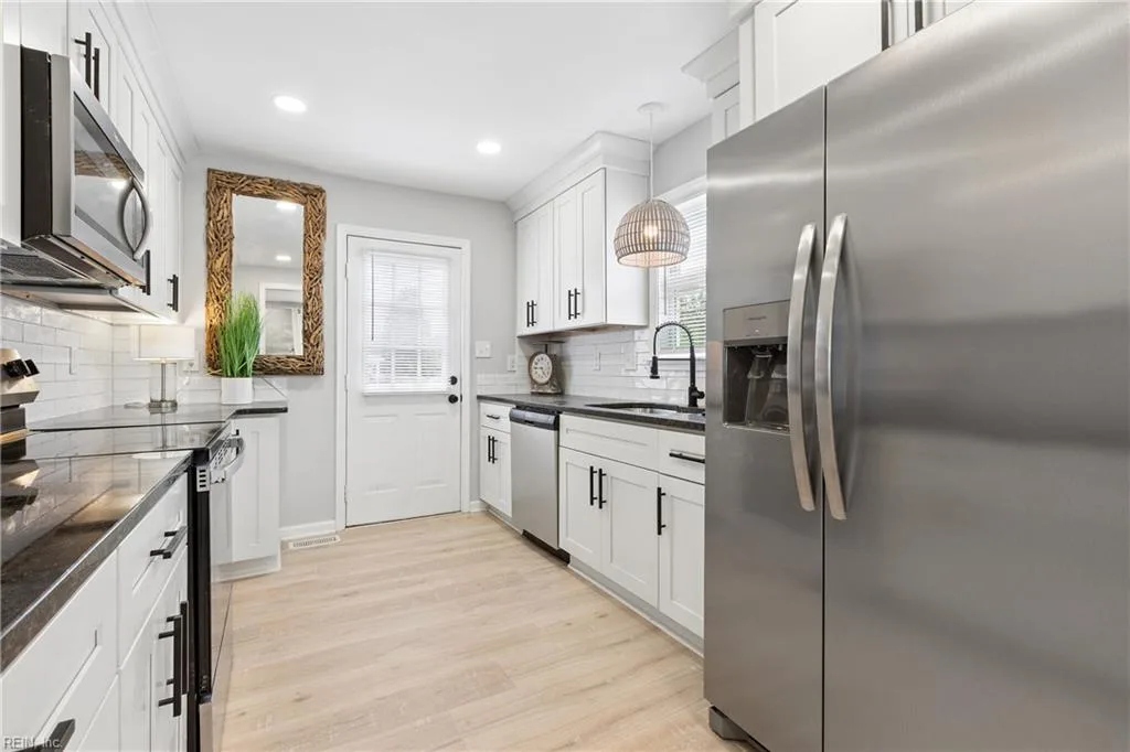 237 Piedmont AVE, HAMPTON VA 23661 - Photo 4