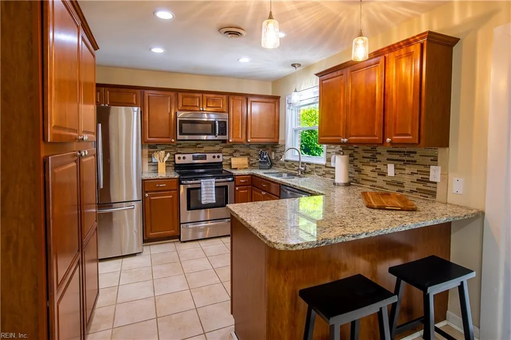 2645 Janson DR, CHESAPEAKE VA 23321 - Photo 3