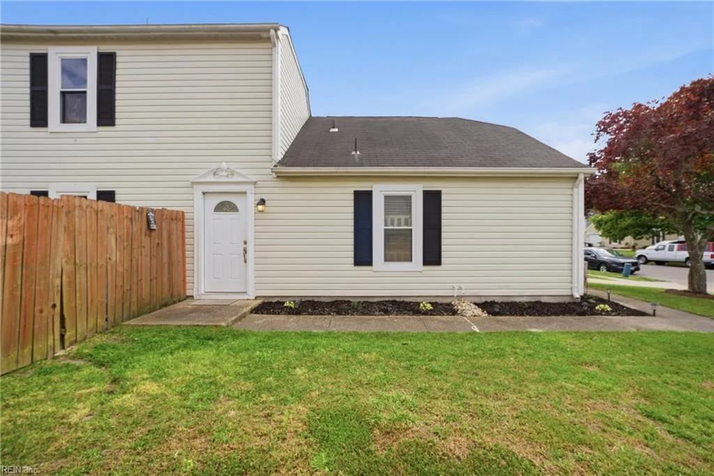 832 Chimney Hill PW, VIRGINIABEACH VA 23462 - Photo 3
