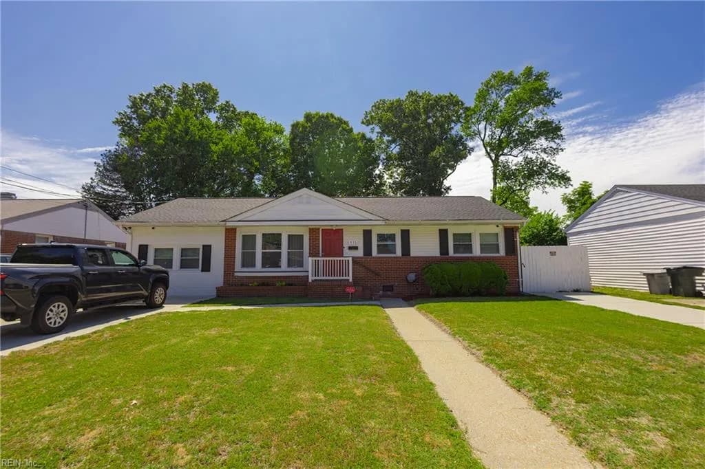 115 Lynnhaven DR, HAMPTON VA 23666 - Photo 2