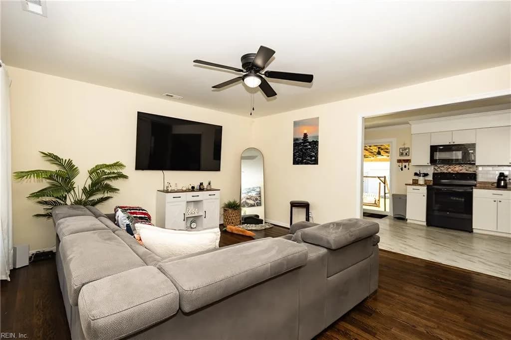 115 Lynnhaven DR, HAMPTON VA 23666 - Photo 3