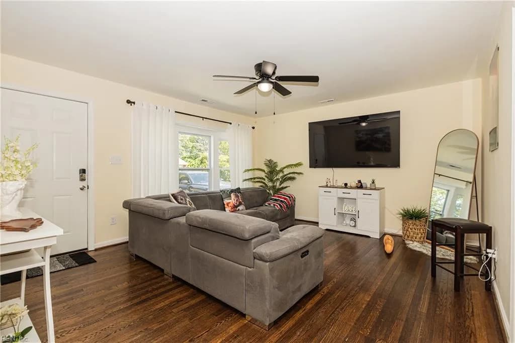 115 Lynnhaven DR, HAMPTON VA 23666 - Photo 5