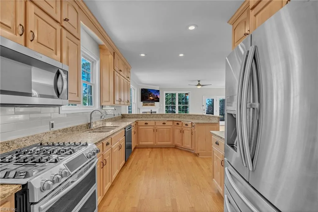 247 Hunts Neck RD, POQUOSON VA 23662 - Photo 4