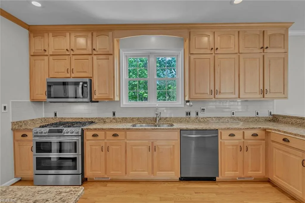 247 Hunts Neck RD, POQUOSON VA 23662 - Photo 5