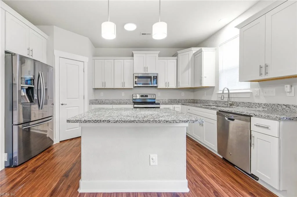 213 Hurdle DR, CHESAPEAKE VA 23322 - Photo 2