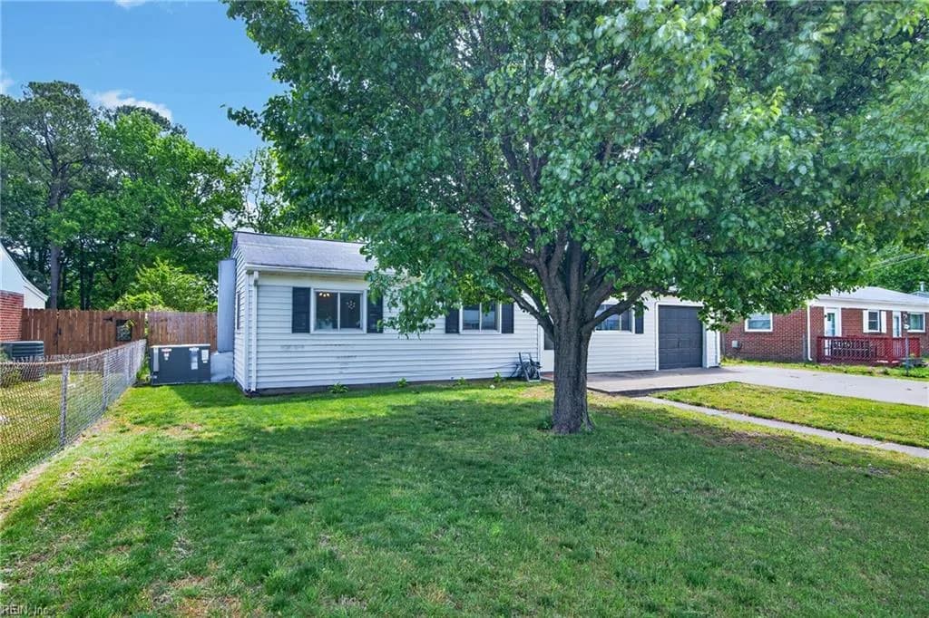 1922 Beall DR, HAMPTON VA 23663 - Photo 4