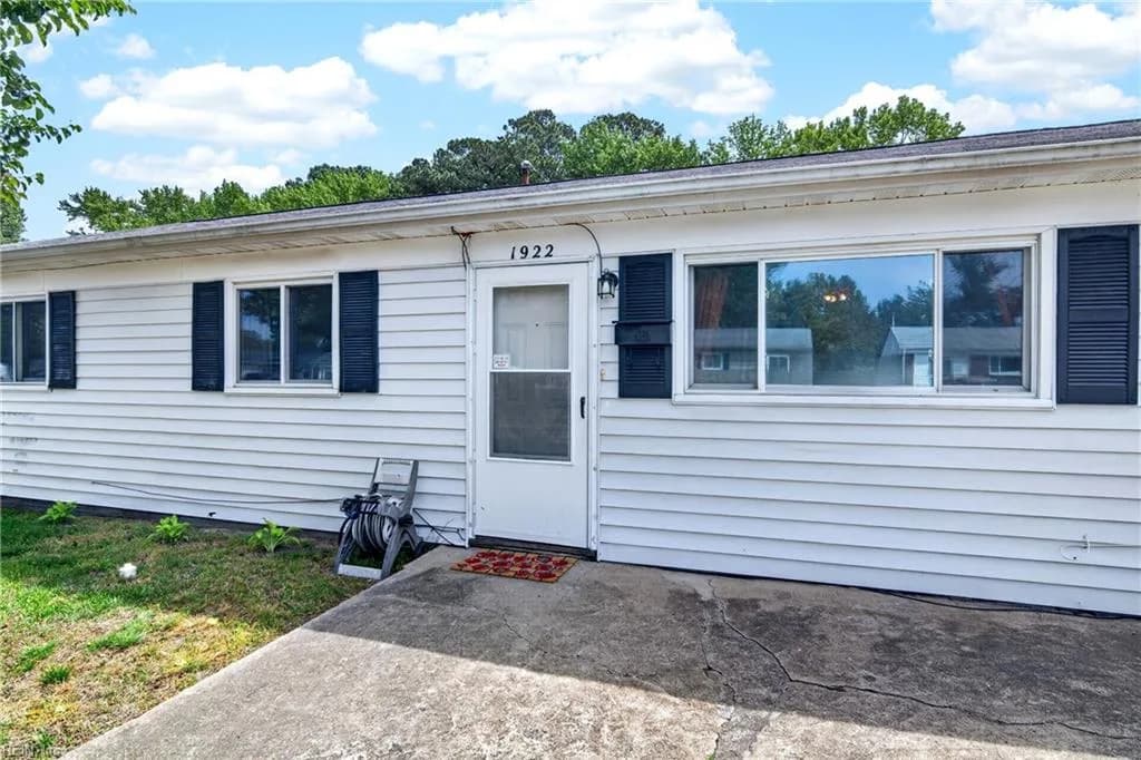 1922 Beall DR, HAMPTON VA 23663 - Photo 5