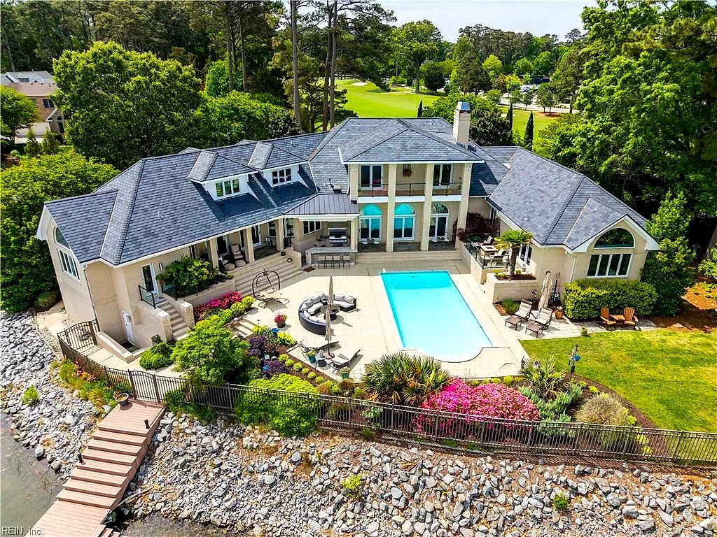 1017 Curlew DR, Virginia Beach — 5 bed Residential, 6,610 sqft
