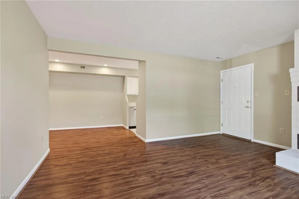 4008 Governors SQ #1, WILLIAMSBURG VA 23188 - Photo 5