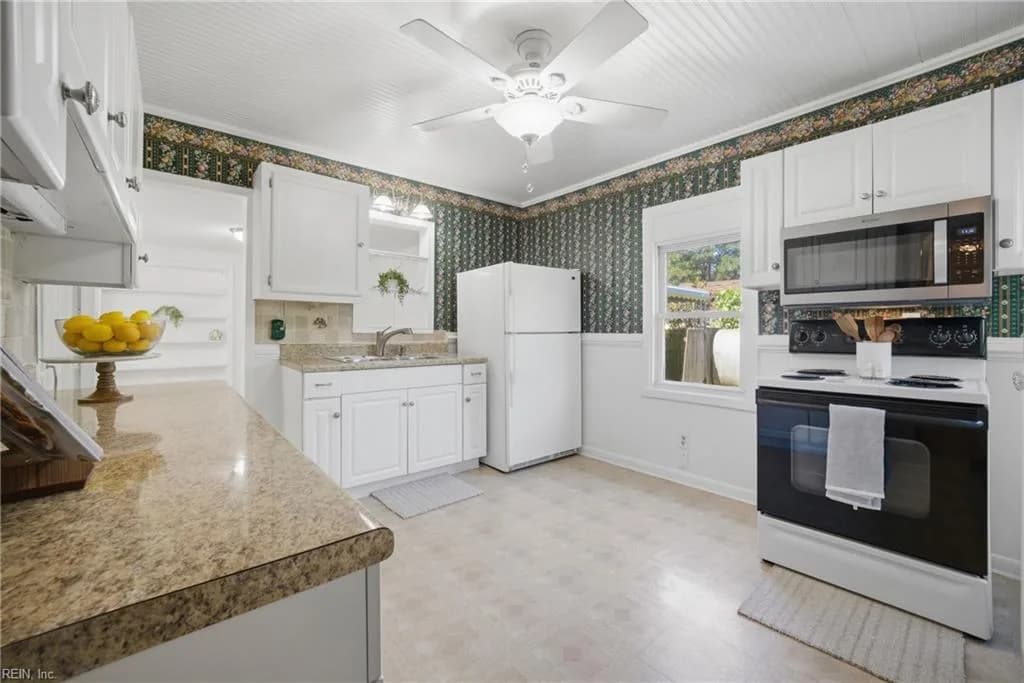 4213 Surf AVE, CHESAPEAKE VA 23322 - Photo 5