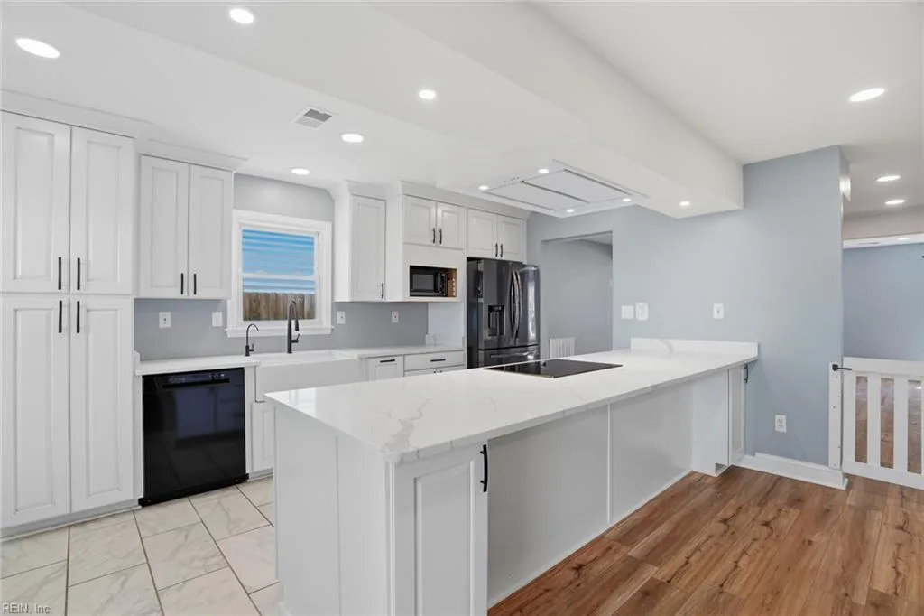 2516 Dellwood DR, VIRGINIABEACH VA 23454 - Photo 2