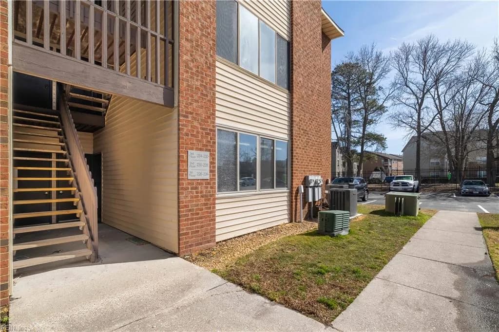 224 Pacific DR #8, HAMPTON VA 23666 - Main photo