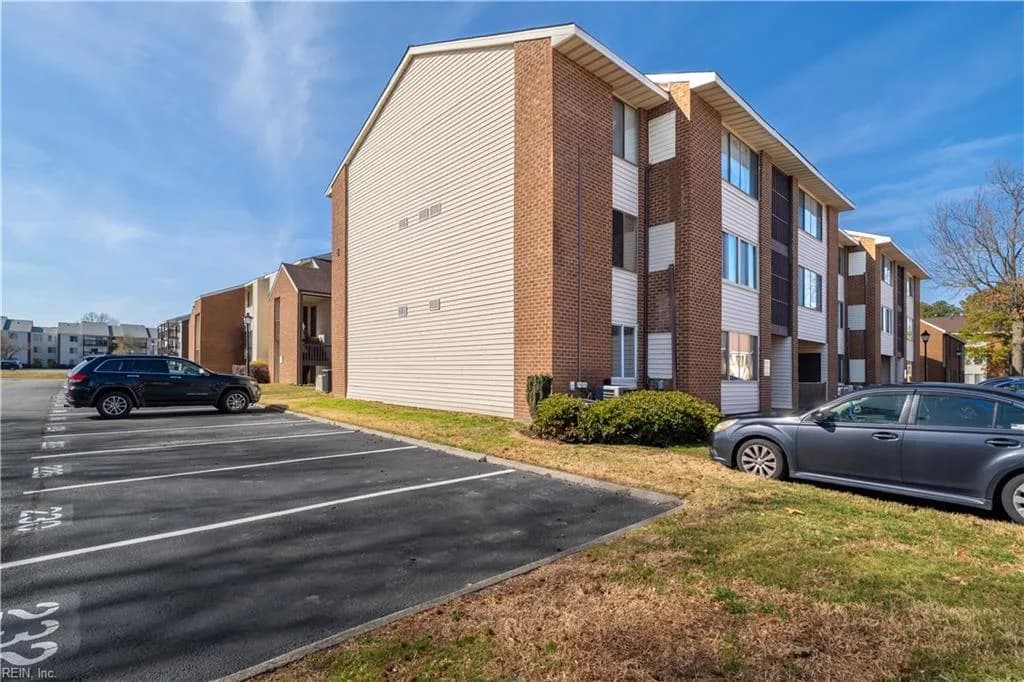 224 Pacific DR #8, HAMPTON VA 23666 - Photo 3