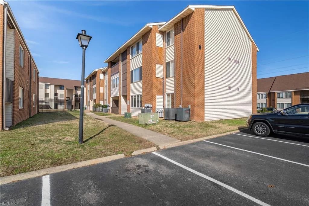224 Pacific DR #8, HAMPTON VA 23666 - Photo 4