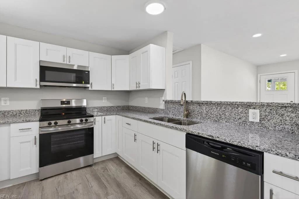 9607 Whit AVE, NORFOLK VA 23503 - Photo 4