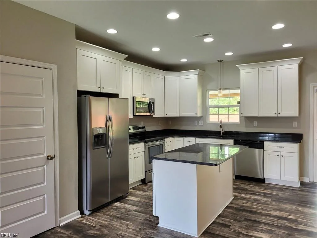 2030 Nansemond PW, SUFFOLK VA 23434 - Photo 5