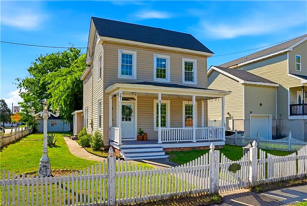 201 Beach RD, HAMPTON VA 23664