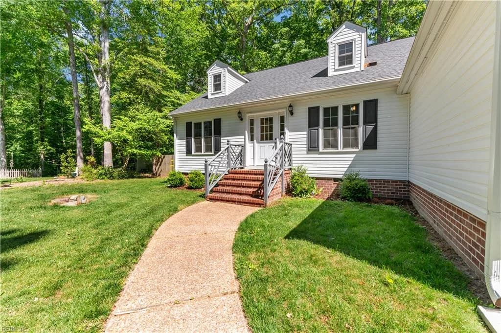 7552 Vincent DR, TOANO VA 23168 - Photo 5
