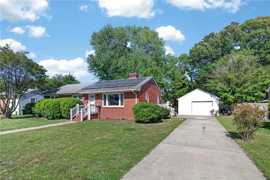 20 Briar DR, HAMPTON VA 23661 - Photo 2