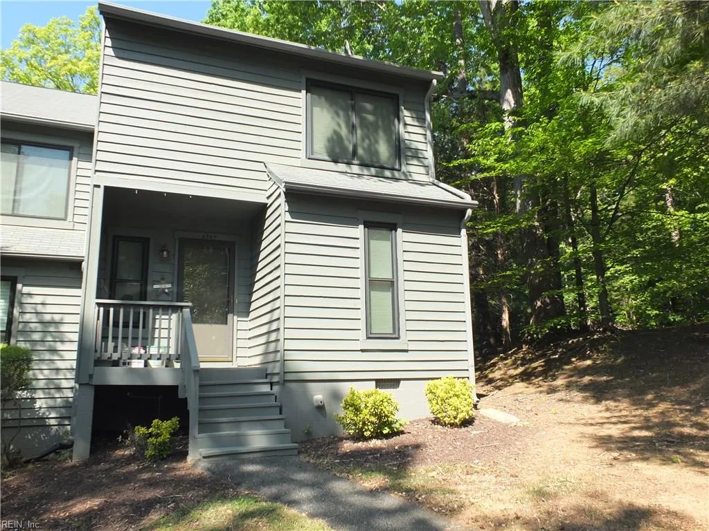 9747 Groundhog DR, RICHMOND VA 23235